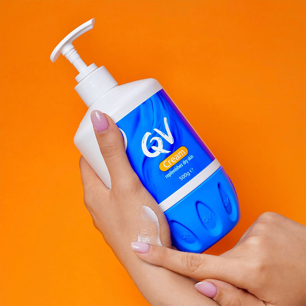 کرم مرطوب کننده پوست خشک کیو وی | پمپی ا QV Cream Replenishes Dry Skin - Image 2